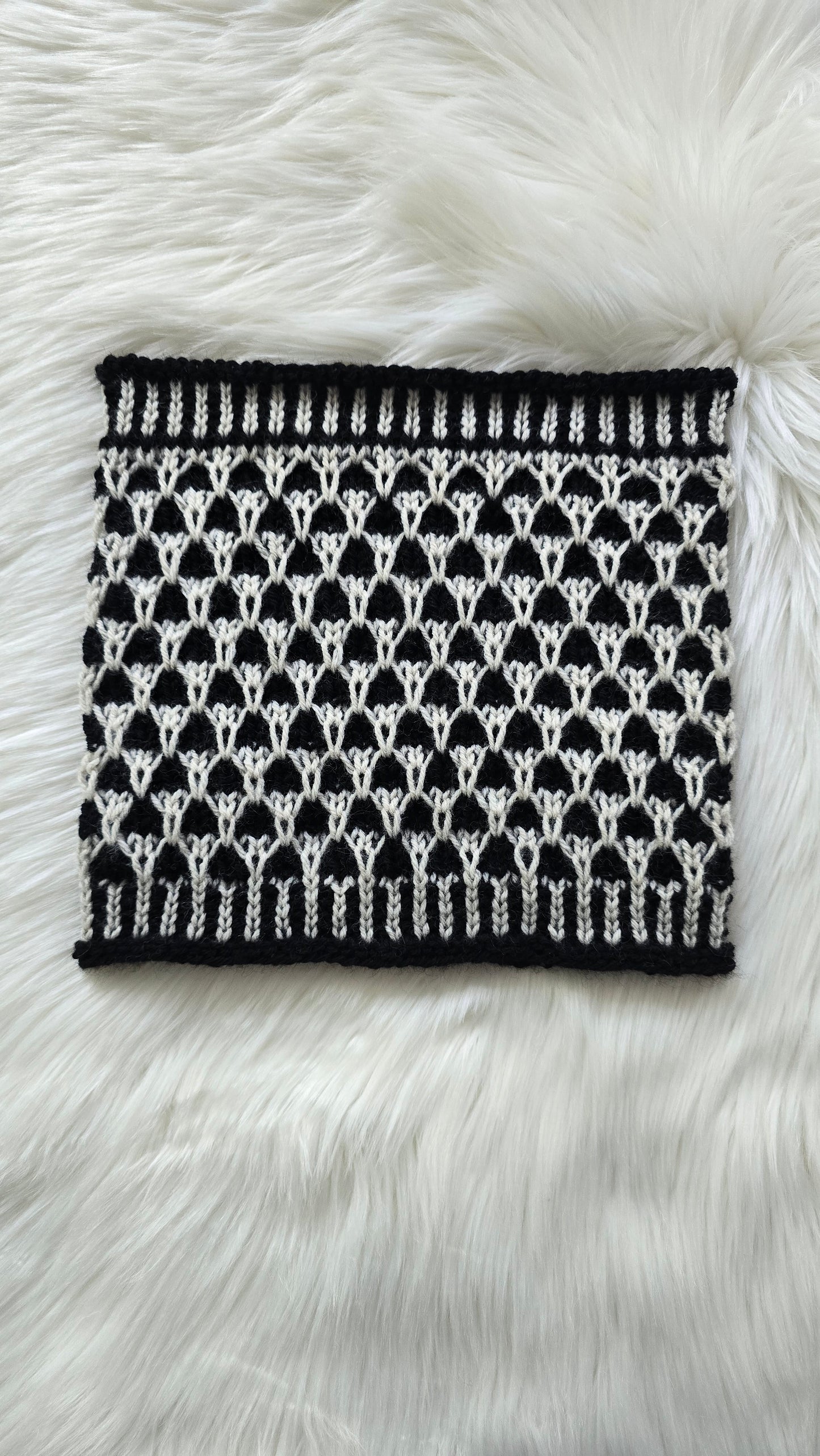 Slasher Cowl Knitting Pattern