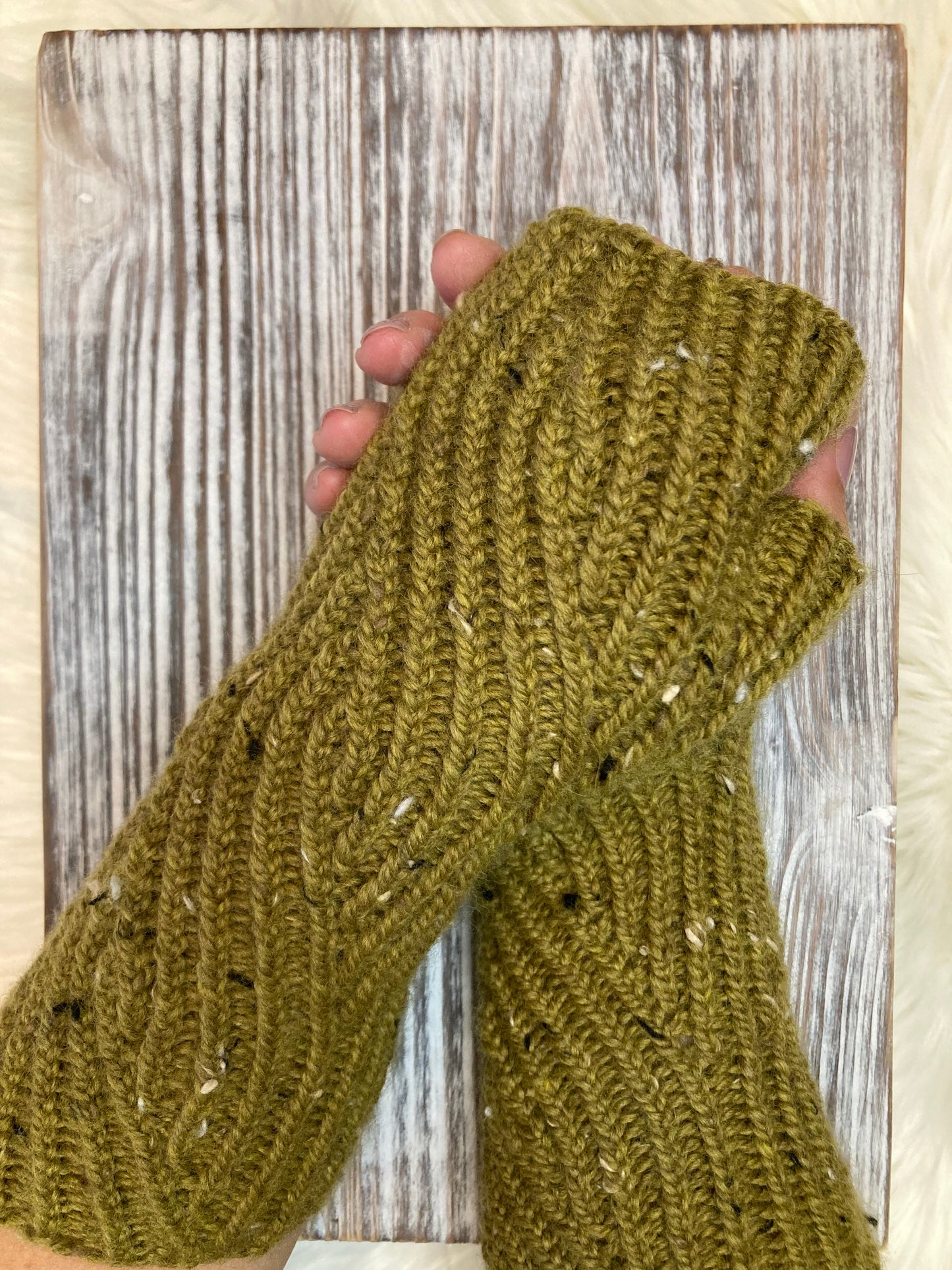 Incarcerous (Mitts) Knitting Pattern