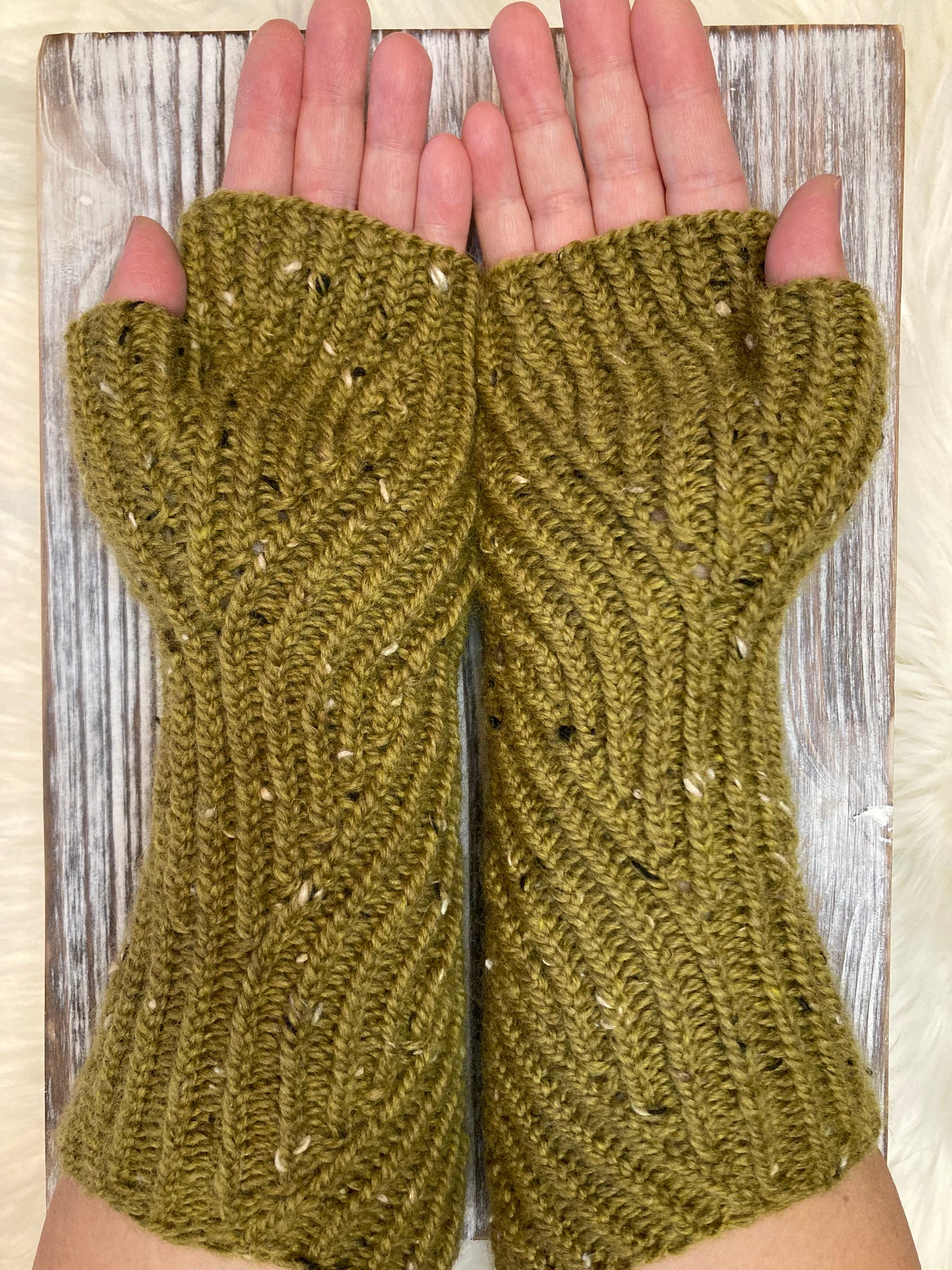 Incarcerous (Mitts) Knitting Pattern