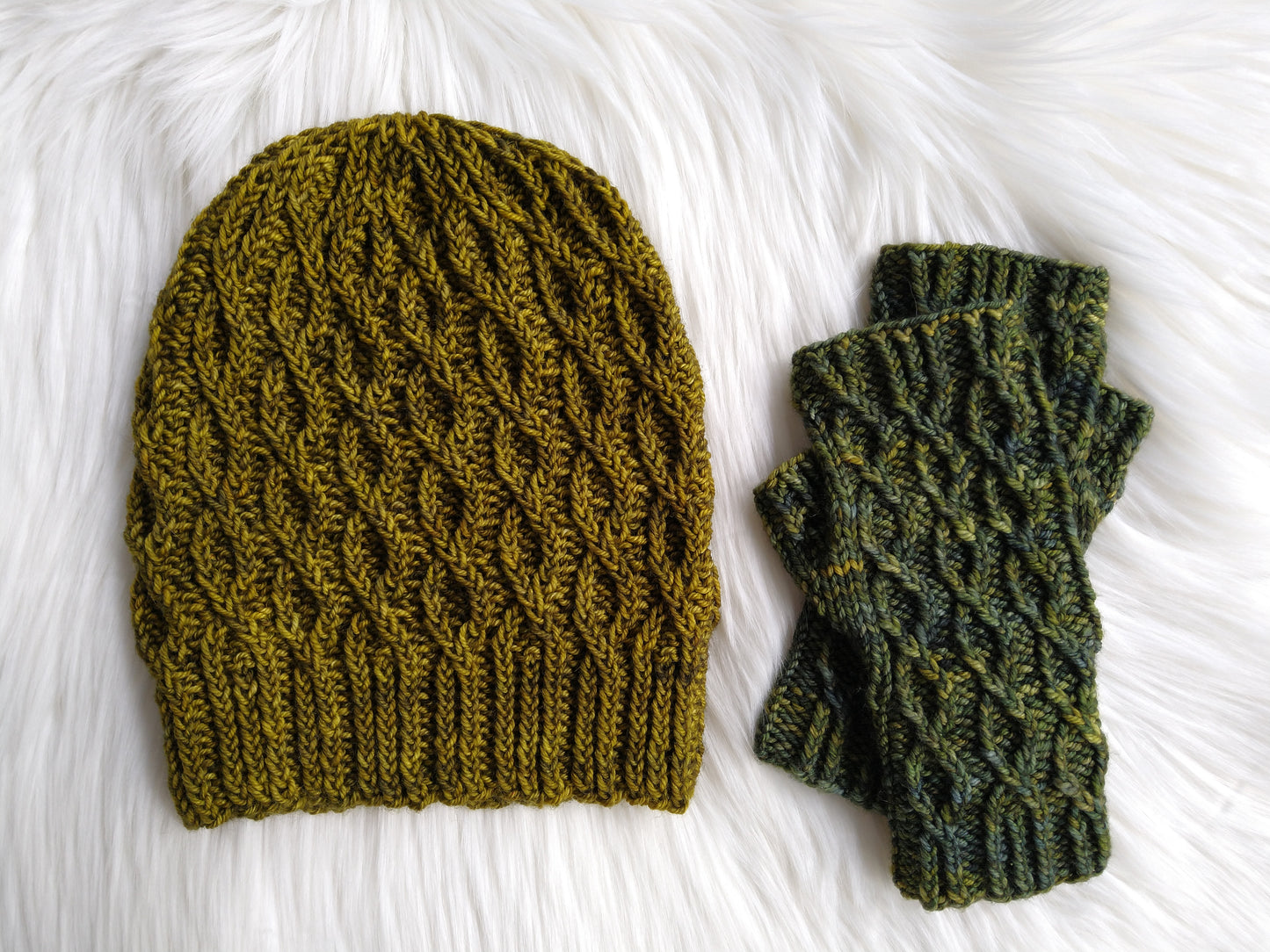 Serpensortia Mitts Knitting Pattern