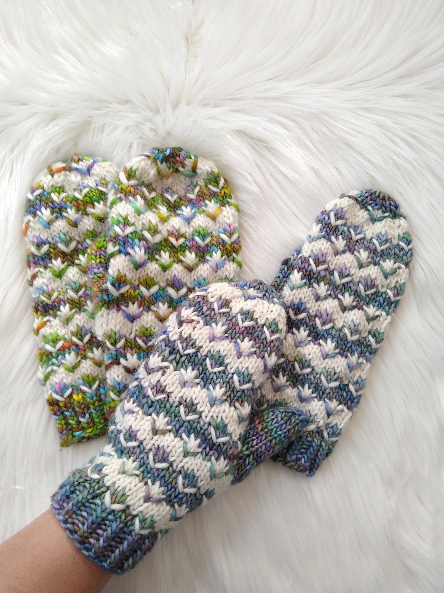 Pomona Mitts (worsted and light bulky) Knitting Pattern