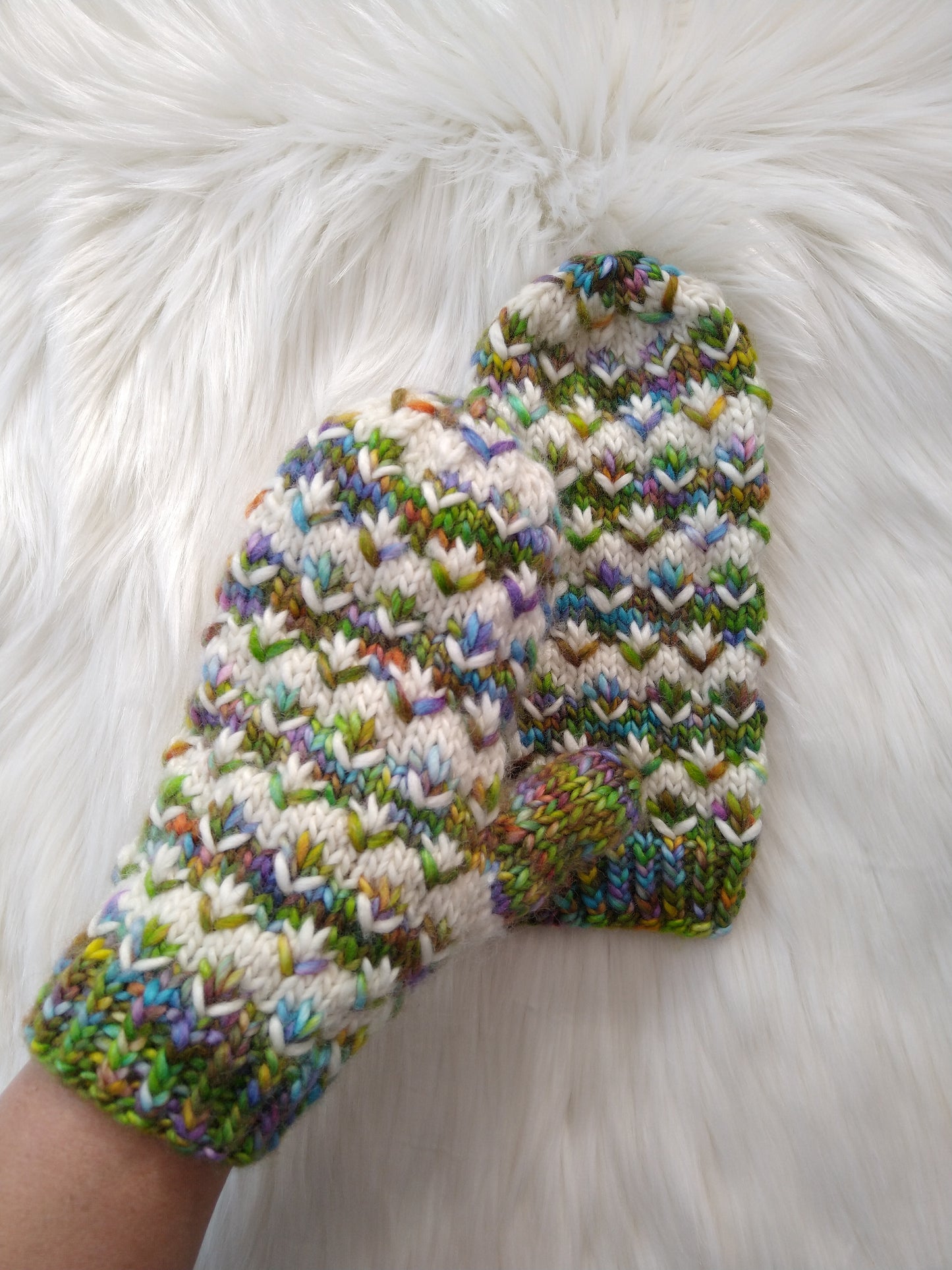 Pomona Mitts (worsted and light bulky) Knitting Pattern
