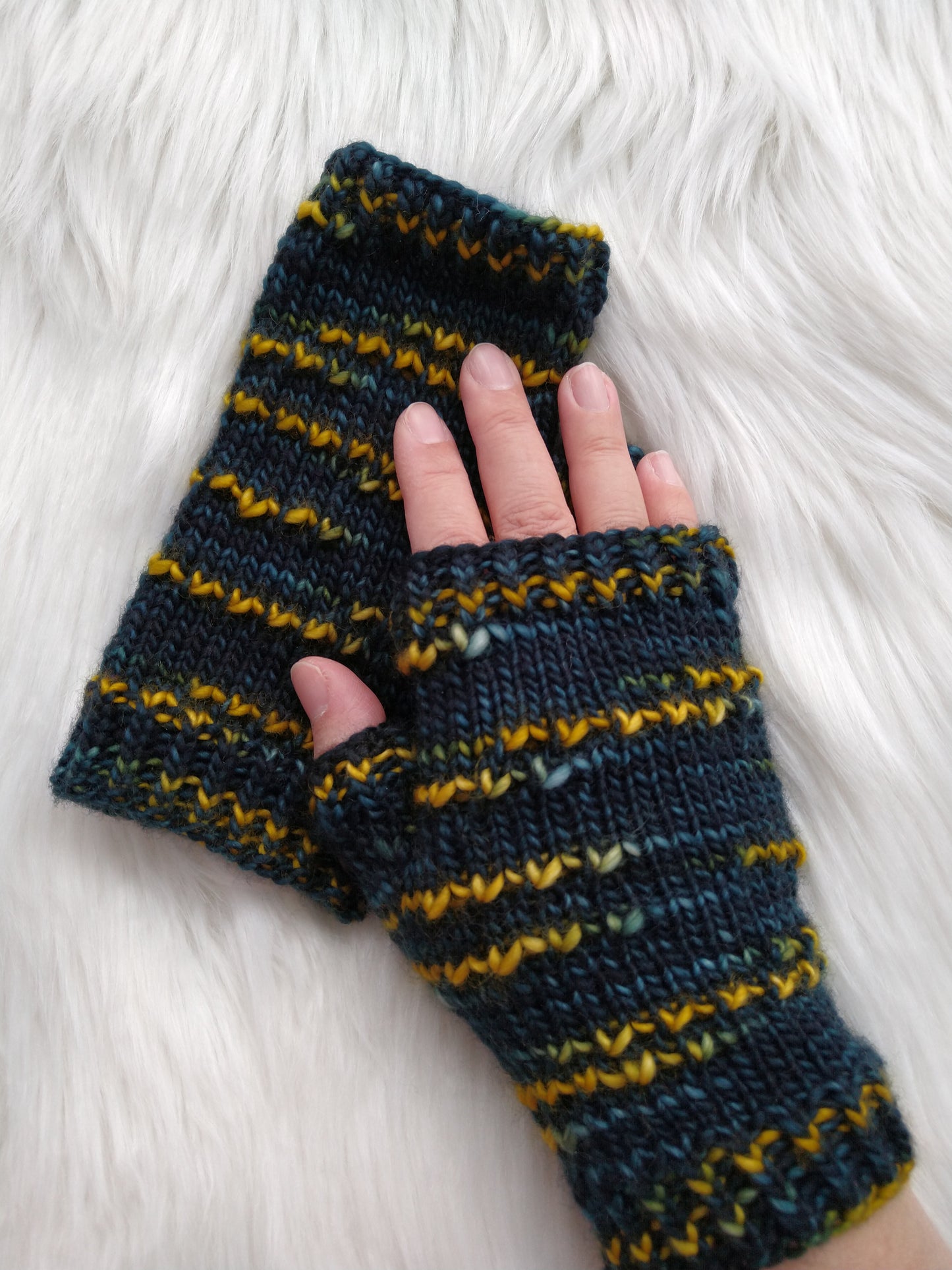 Splinched Mitts Knitting Pattern