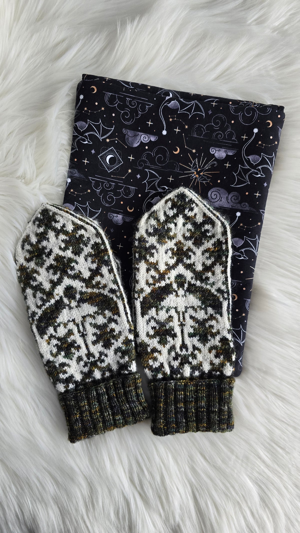 Death Wing Mittens Knitting Pattern