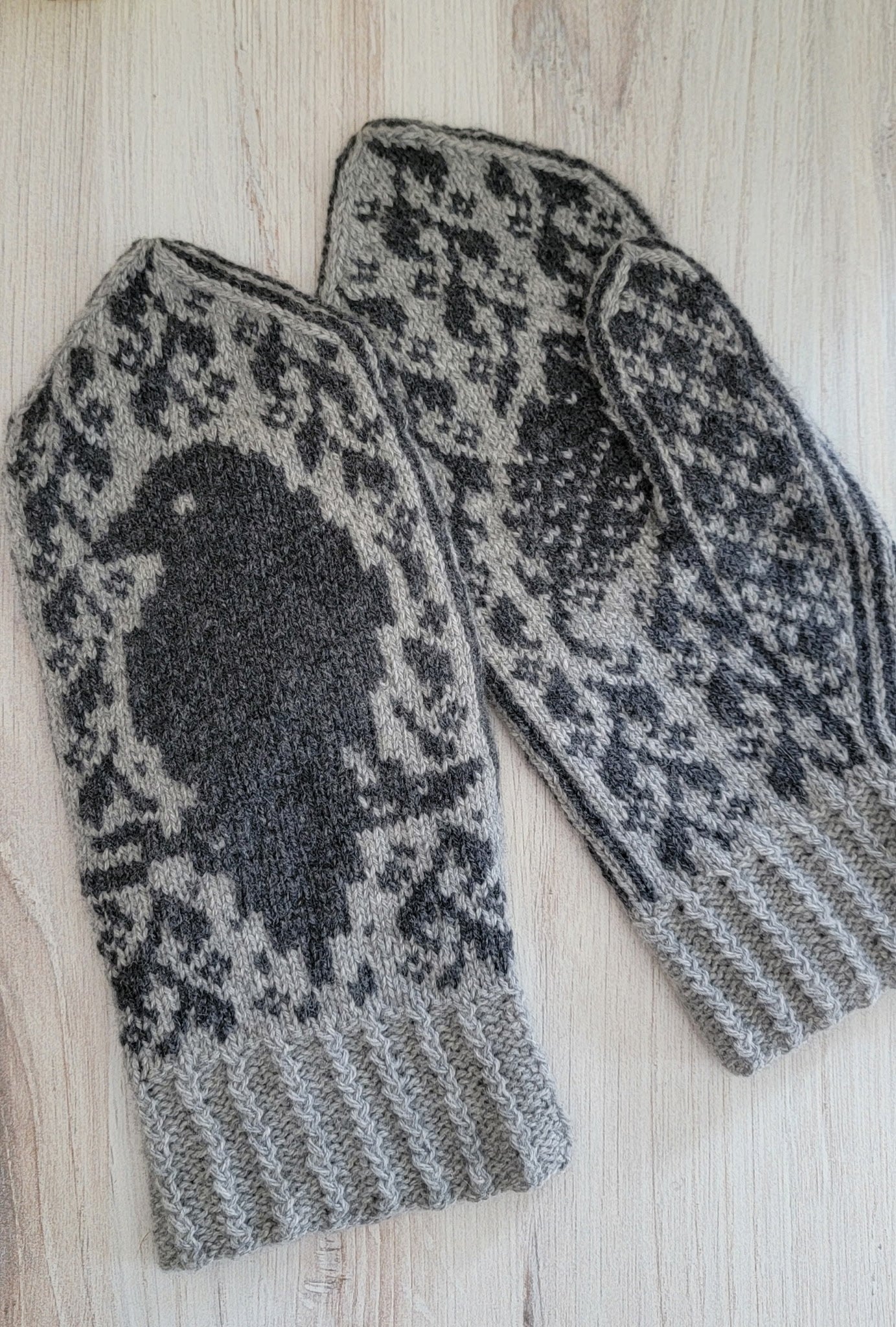 To Catch A Crow Mittens Knitting Pattern