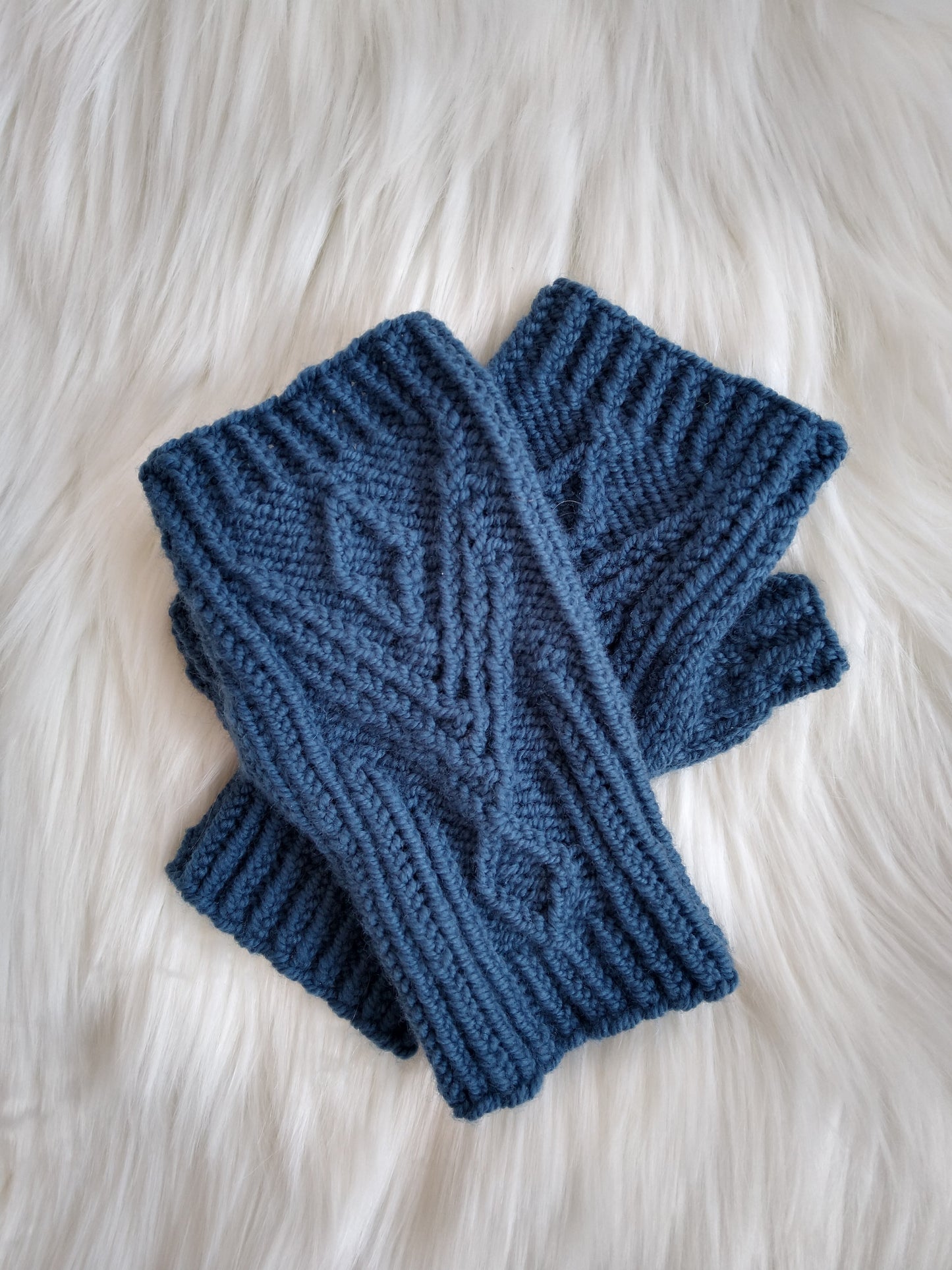 Thunderbird Mitts Knitting Pattern