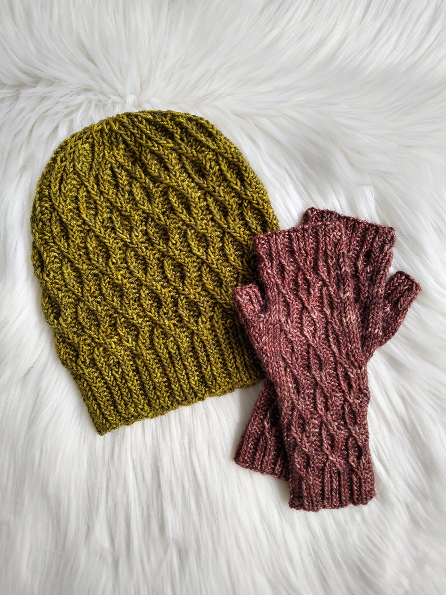 Serpensortia Mitts Knitting Pattern