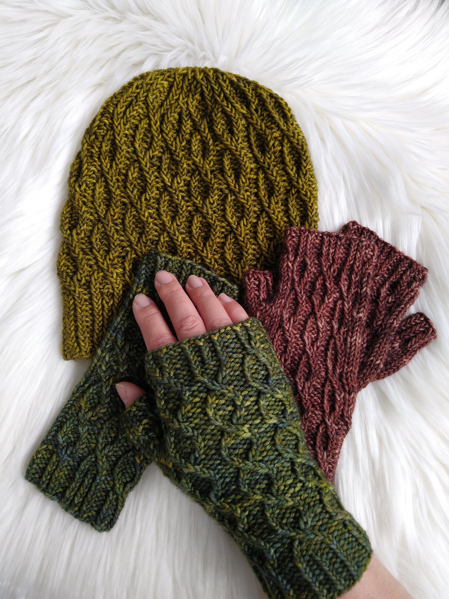 Serpensortia Mitts Knitting Pattern