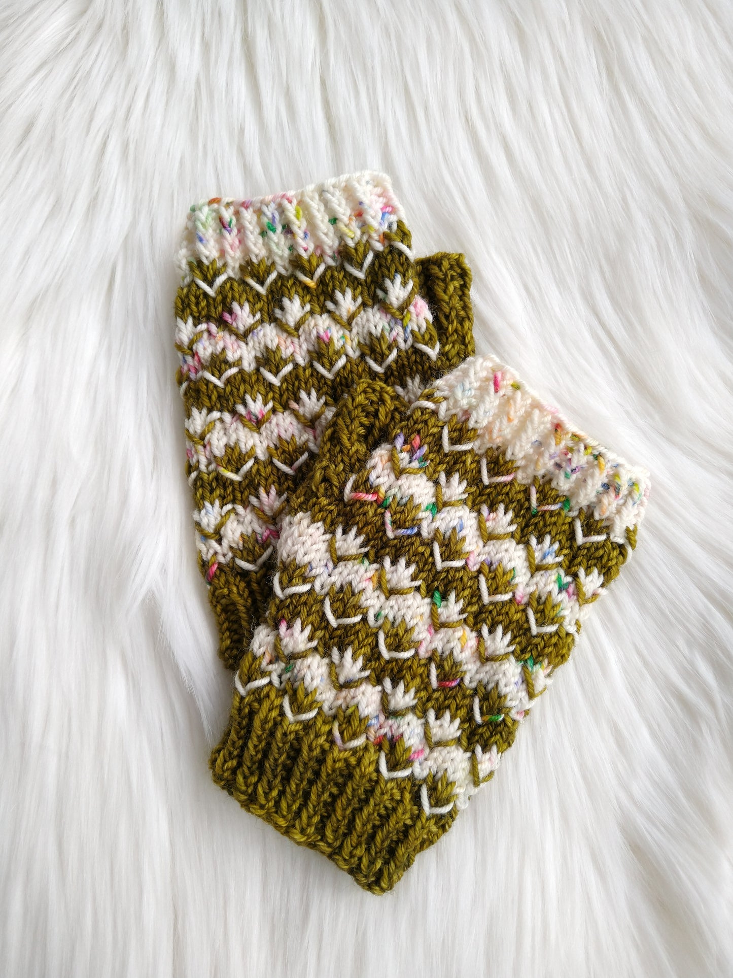 Pomona Mitts (worsted and light bulky) Knitting Pattern