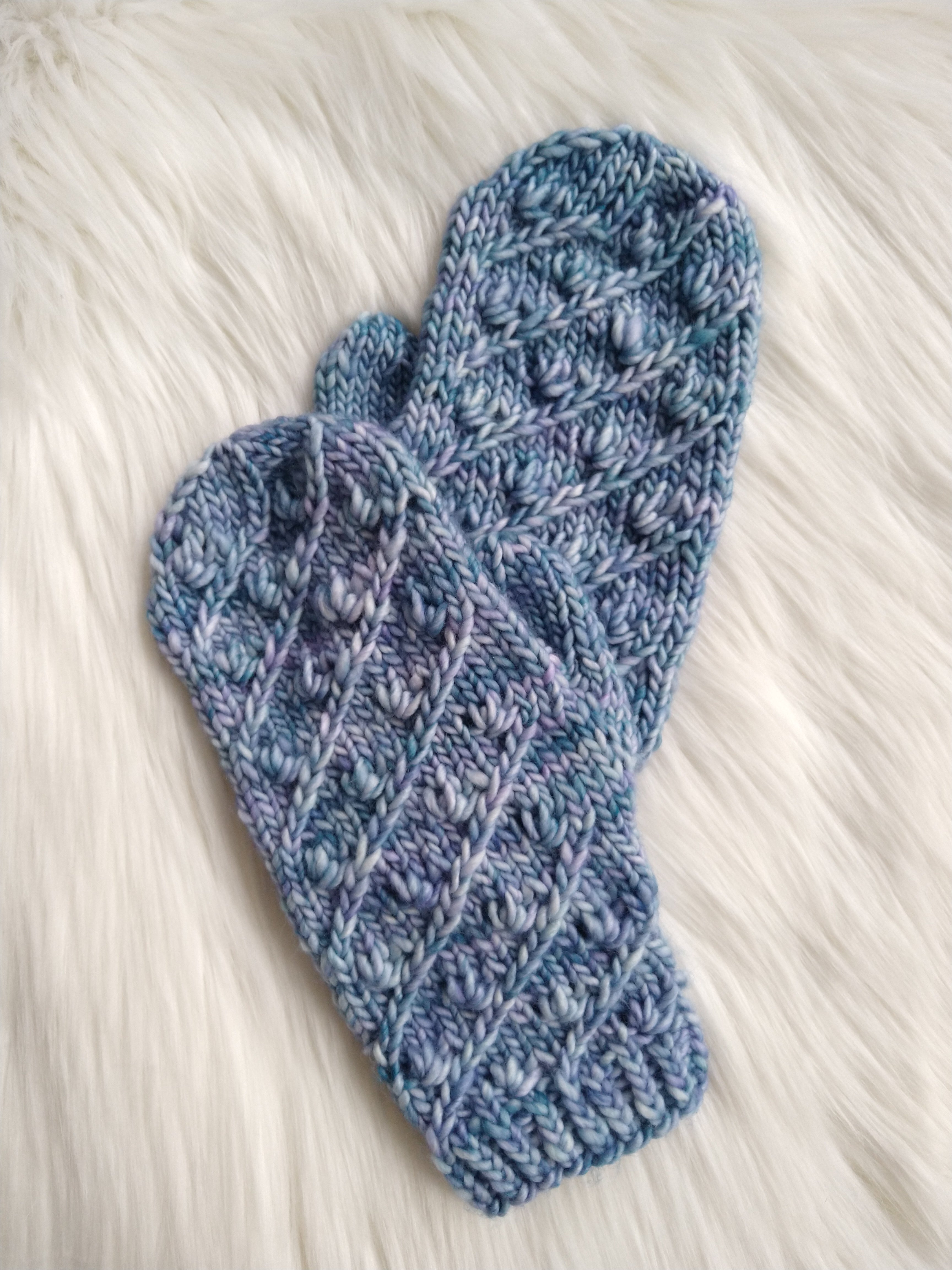 Cable knit store mittens pattern